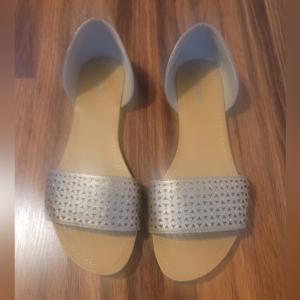 SANDALS...